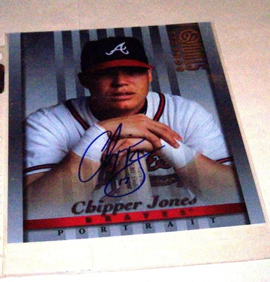 JSA CHIPPER JONES 签名亲笔签名 Braves DONRUSS 工作室 1997 — 第 1/2 张图片