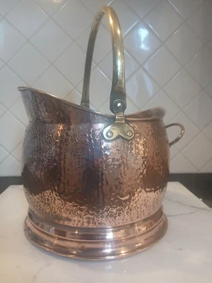 Large Copper Coal Scuttle With  Brass Trim In The Waterloo Style - Image 1 of 4