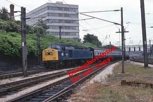 Original 35mm Eisenbahnschlitten (R33) 40180 @ Preston Aug 1982 - Bild 1 von 1