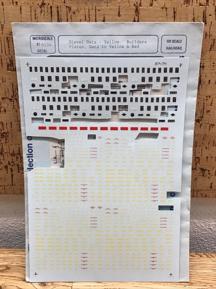 Calcomanías a microescala escala HO PARCIAL 87-134: placas de constructor amarillas de datos diésel Foto 1 de 1