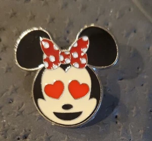 Minnie Mouse Herz Augen Emoji Blitz Booster 2017 Gesicht Kopf Disney Pin - Bild 1 von 1