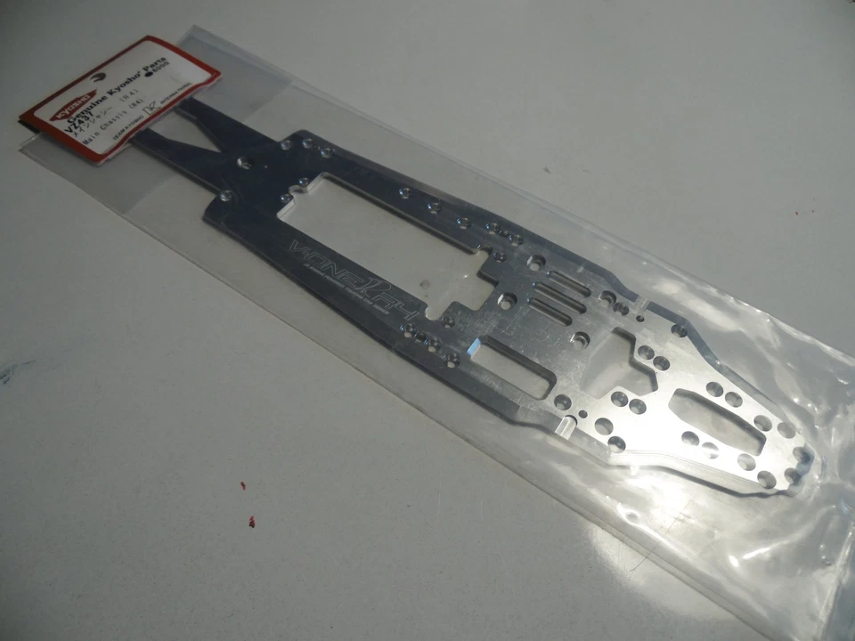 KYOSHO VZ437 Main Chassis V-One R4 - Photo 1/1