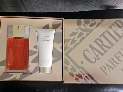 MUST DE CARTIER 2 件套礼品套装女士香水:3.3 盎司淡香水+ 3.3 盎司软体乳 — 第 1/4 张图片