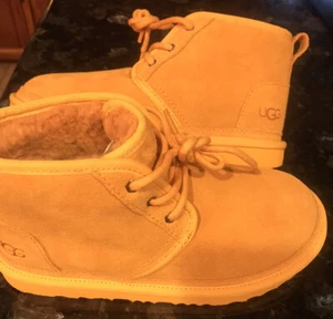 UGG Neumel II Boot in Amber (Mustard Yellow Color) Size Toddler Size 9 NEW - Picture 1 of 7