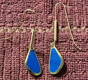 Pendientes Perforados Colgantes Lágrima Triángulo Tono Dorado Esmalte Azul Laurel Burch De Colección - Imagen 1 de 6