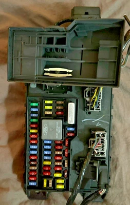 Ford Focus 2008 2009 2010 motor 2L caja de fusibles relé de conexiones OEM 8S4T-14A003-BB Foto 1 de 4