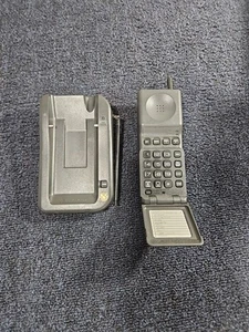 Vtg 1996 MOTOROLA MODEL 2125 Cordless Telephone Gray Flip Phone Handset & Base - Zdjęcie 1 z 16