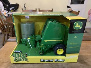 Ertl Big Farm John Deere 854 Round Baler with Bales. 1/16 Scale. NIB - Picture 1 of 5