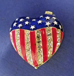 Schmuckstücke USA Flagge emailliert Strass Herz aufklappbar Mini Schmuckschatulle 2" - Bild 1 von 6