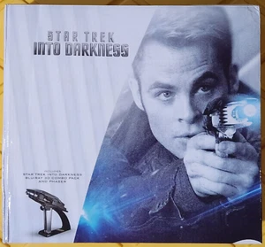 2013 Star Trek Into Darkness Blu Ray 3D Combo Pack with Phaser 3-D & Digital - Picture 1 of 4