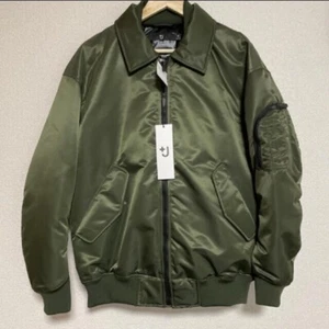 Blusa acanalada de gran tamaño con etiqueta Uniqlo J oliva S - Imagen 1 de 8