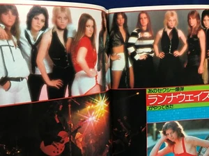 RUNAWAYS 2 colori 6 pagine BW rivista Giappone giugno 1977 Cherie Currie Joan Jett - Foto 1 di 7