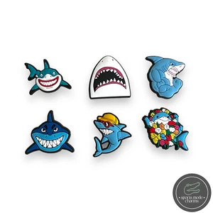 Tiburones - Dijes de modo deportivo para zapatos de cocodrilo - Nemo pez tiburón dientes bajo el agua - Imagen 1 de 7