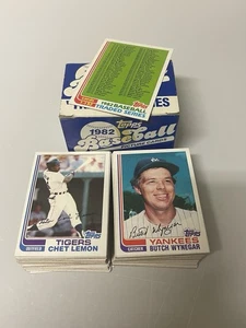 Juego de béisbol 1982 Topps negociado (sin Ripken, Sax, Davis) - Imagen 1 de 3