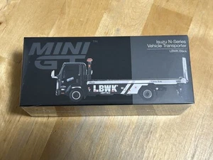 Mini GT Isuzu Serie N Elfo Nero Guida Destra Caricamento Auto 1/64 Modello Minicar - Foto 1 di 5