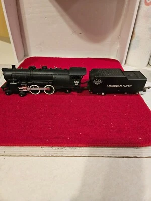 VINTAGE AMERICAN FLYER 300 POSTWAR  S GAUGE STEAM LOCOMOTIVE ESTATE FIND - Image 1 of 4