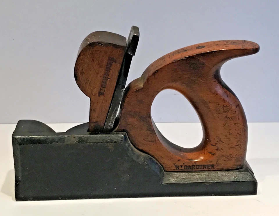 Vintage Woodworking Plane Tool 8”x 1.75” R T Gardiner - Image 1 of 4