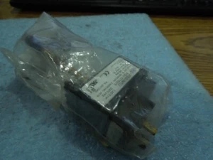 Alco Controls Model: PS3-W1U Pressure Switch. PCN: 0715975. New Old Stock - Picture 1 of 2