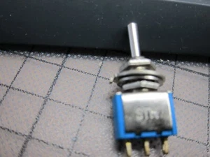 Mini-Kippschalter mit Taster für Modellbahner (K13823) - Bild 1 von 3