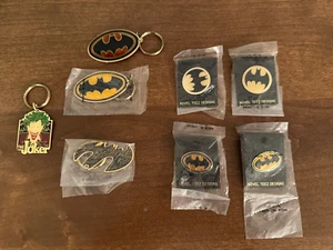 Batman Lot of 8 Keychains and Pins - Novel Tees / Gift Creations - Picture 1 of 4