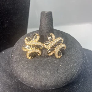 BEAUTIFUL TRIFARI TM GOLD TONE CRYSTAL RHINESTONE BLACK ENAMEL SWIRL EARRINGS - Picture 1 of 3