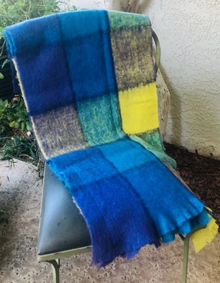 Mantón vibrante púrpura azul verde a cuadros mezcla de mohair y lana 82" x 16" Foto 1 de 4