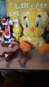 Looney Tunes Lot Dispenser and Dolls - Picture 1 of 2