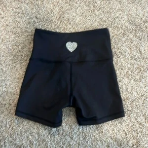 Have A Heart Legging Shorts Womens Size XS Stretch Biker Style Gym Athleisure - Picture 1 of 7