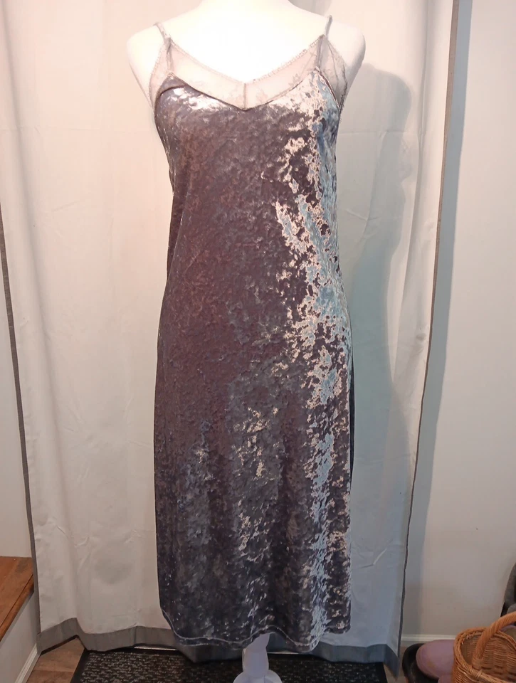 Vestido sin Mangas Mossimo Terciopelo Aplastado Borde de Encaje Midi Ajustable Estilo Años 90 XS Foto 1 de 4