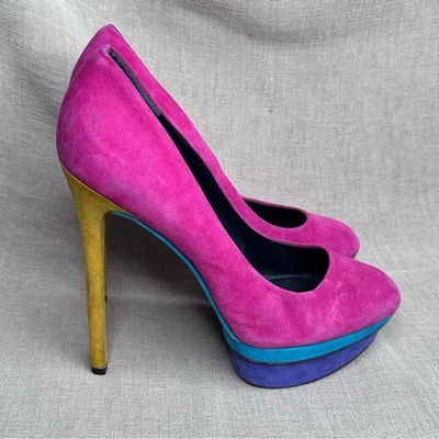 Zapatos de salón Brian Atwood Fontanne vibrantes de gamuza en bloques de colores Foto 1 de 4