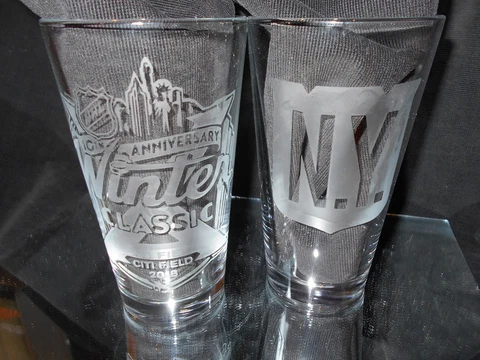 2018 NHL SPECIAL EDITION WINTER CLASSIC NEW YORK RANGERS (2) ETCHED PINT GLASSES Cover