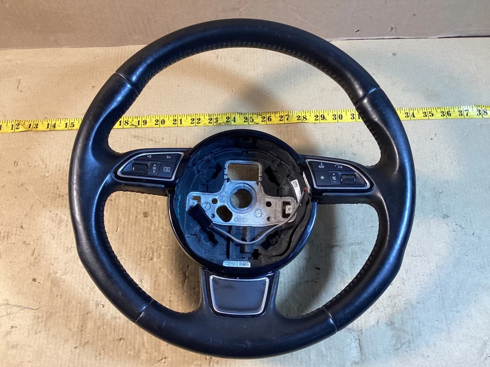 Volante AUDI A3 2015-2020 sin paletas de cambio negro 8V0419091A OEM. Foto 1 de 4