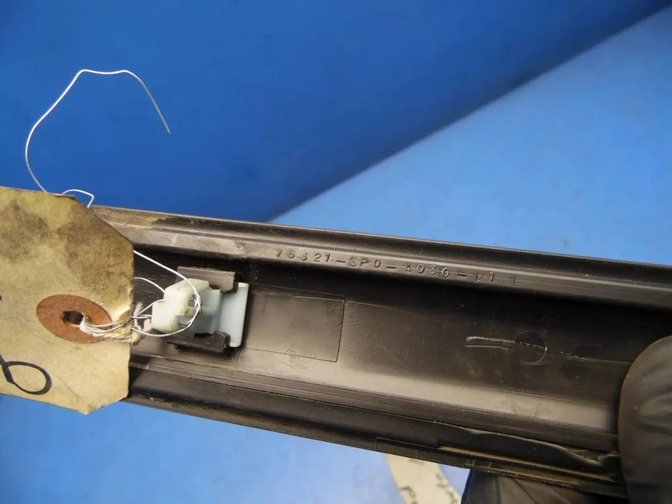 讴歌传奇轿车或轿跑车 — 前挡泥板装饰成型 1991 年至 1995 年 — 第 1/1 张图片