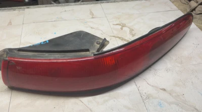 Conjunto de luz trasera derecha del lado del pasajero Mercury Sable SDN 1998-1999 Foto 1 de 4