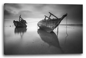 Wandbild zwei Boote verlassen im See schwarz-weiß Foto einsam Kunst Deko - Bild 1 von 15