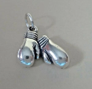 Guantes de Boxeo Sólidos 3D 17x16mm 3.5g Plata de Ley Dije - Imagen 1 de 6
