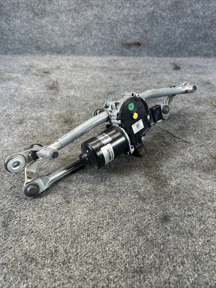 OEM 2014-2017 FIAT 500L FRONT WINDSHIELD WIPER WASHER MOTOR ASSEMBLY 51922018 - Image 1 of 4