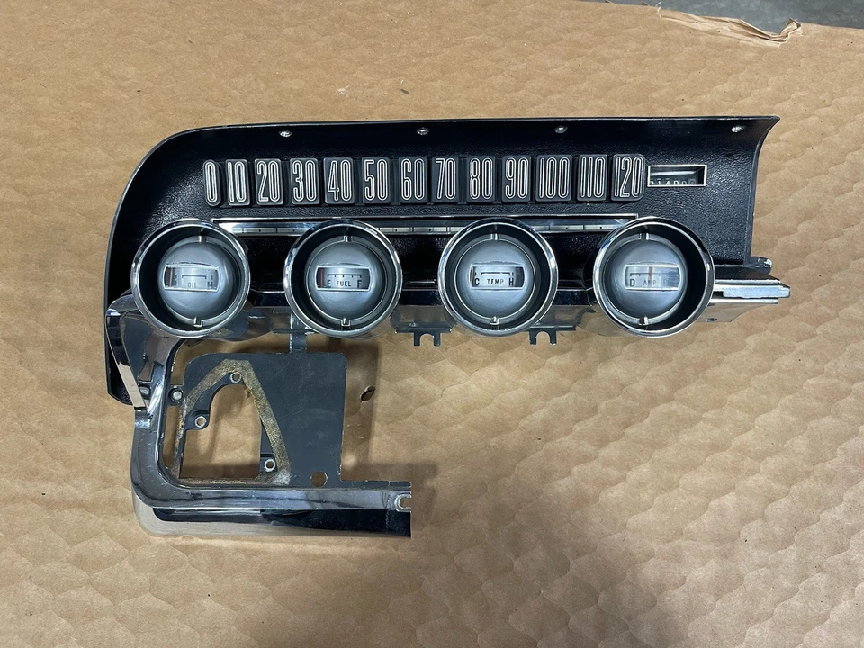 Ford Thunderbird 1964-1966 tablero panel bisel velocímetro e indicadores completos Foto 1 de 4