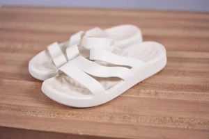 Crocs Getaway Damen-Riemchensandalen elfenbeinfarben 8 - Bild 1 von 6