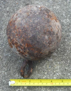 EARLY BALL WEIGHT 16lbs/7.2kgs APPROXIMATELY 5 INCHES DIAMETER WITH LOOP - Picture 1 of 2