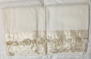 2 asciugamani da bagno vintage Croscill cotone 30" x 48" con abbellimento rosa avorio - Foto 1 di 5