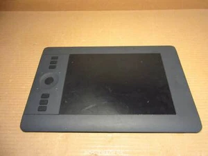 Petit stylo et tablette tactile Wacom PTH451 Intuos Pro noir SURFACE RAYÉE CLAIRE - Photo 1/4