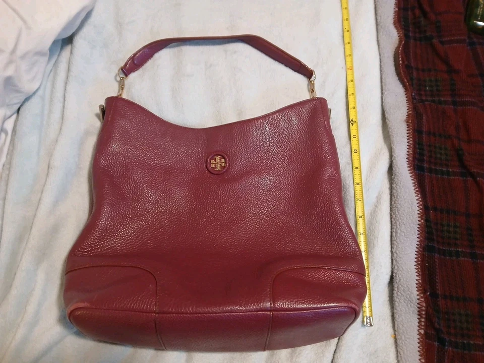 Сумка хобо Tori Burch. Бордовый наплечная сумка. 13 дюймов в высоту. Галечная кожа - Изображение 1 из 4