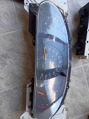 Ford Thunderbird Cluster 1997. Foto 1 de 2