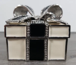 Enamel SMALL TRINKET GIFT Box WITH BOW Hinged Present METAL CARD THANK YOU XO - Picture 1 of 9