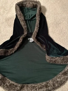 Velvet Holiday Green Faux Fur Hooded Cloak/Cape Girl Size 14 Chasing Fireflies - Picture 1 of 5