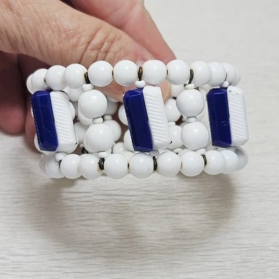 签名 MIRIAM HASKELL 手镯包裹拼图珠白色玻璃罕见不寻常 — 第 1/4 张图片