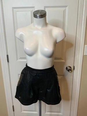 Mini Pantalones Cortos Phillip Plein Couture Negros Tachonados 100% Cuero, Talla Pequeña $1,190 Foto 1 de 4