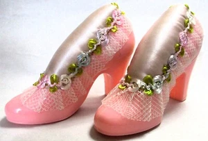 PAIR OF VINTAGE 1950s MCM PINK PLASTIC LADY'S HIGH HEEL SHOE PIN CUSHIONS - Picture 1 of 3