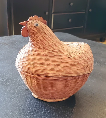 Vintage Nesting Hen Basket With Lid, Wooden Comb & Glass Eyes Cover